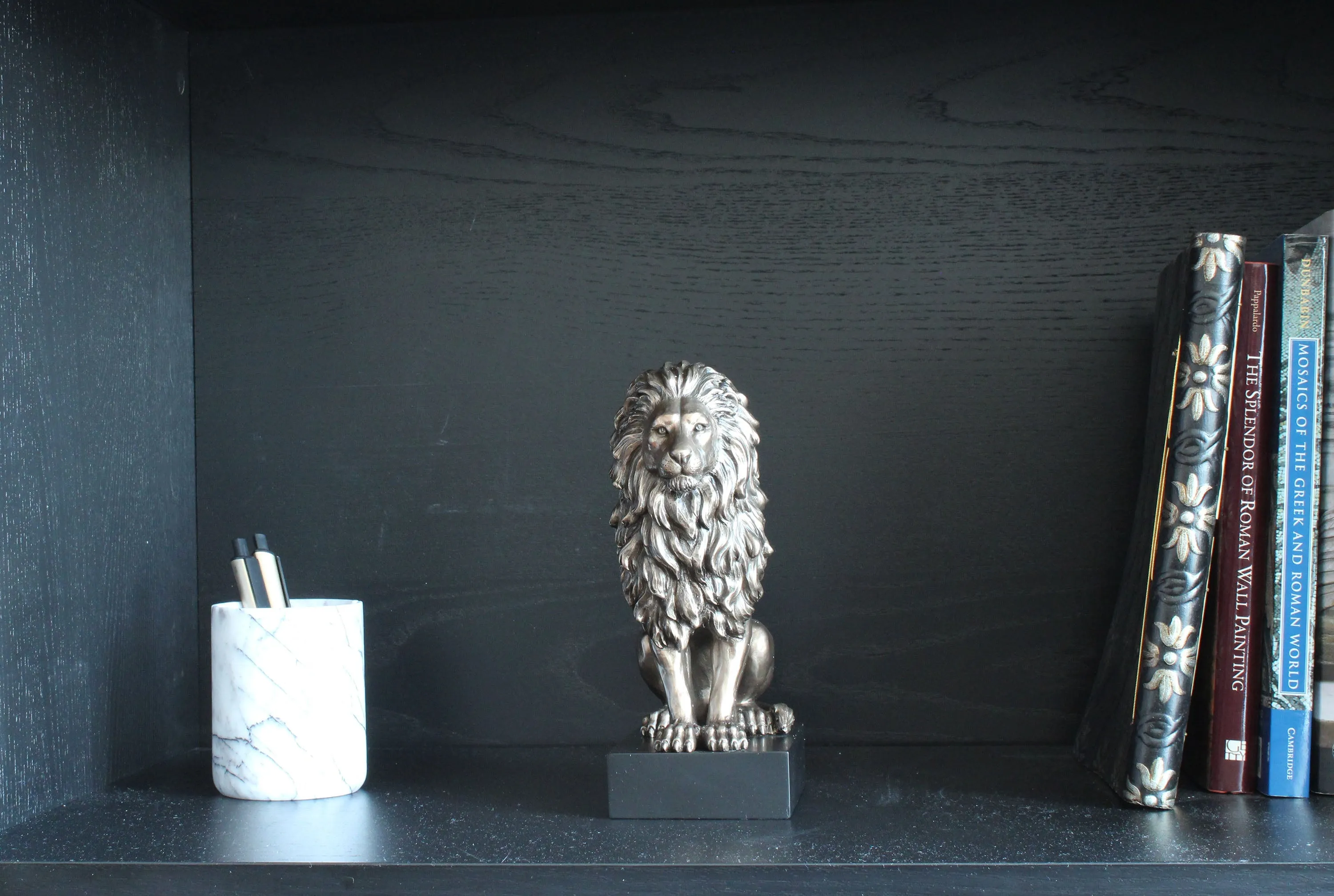 Sitting Lion Statue in Bronze (Cold Cast Bronze Sculpture)